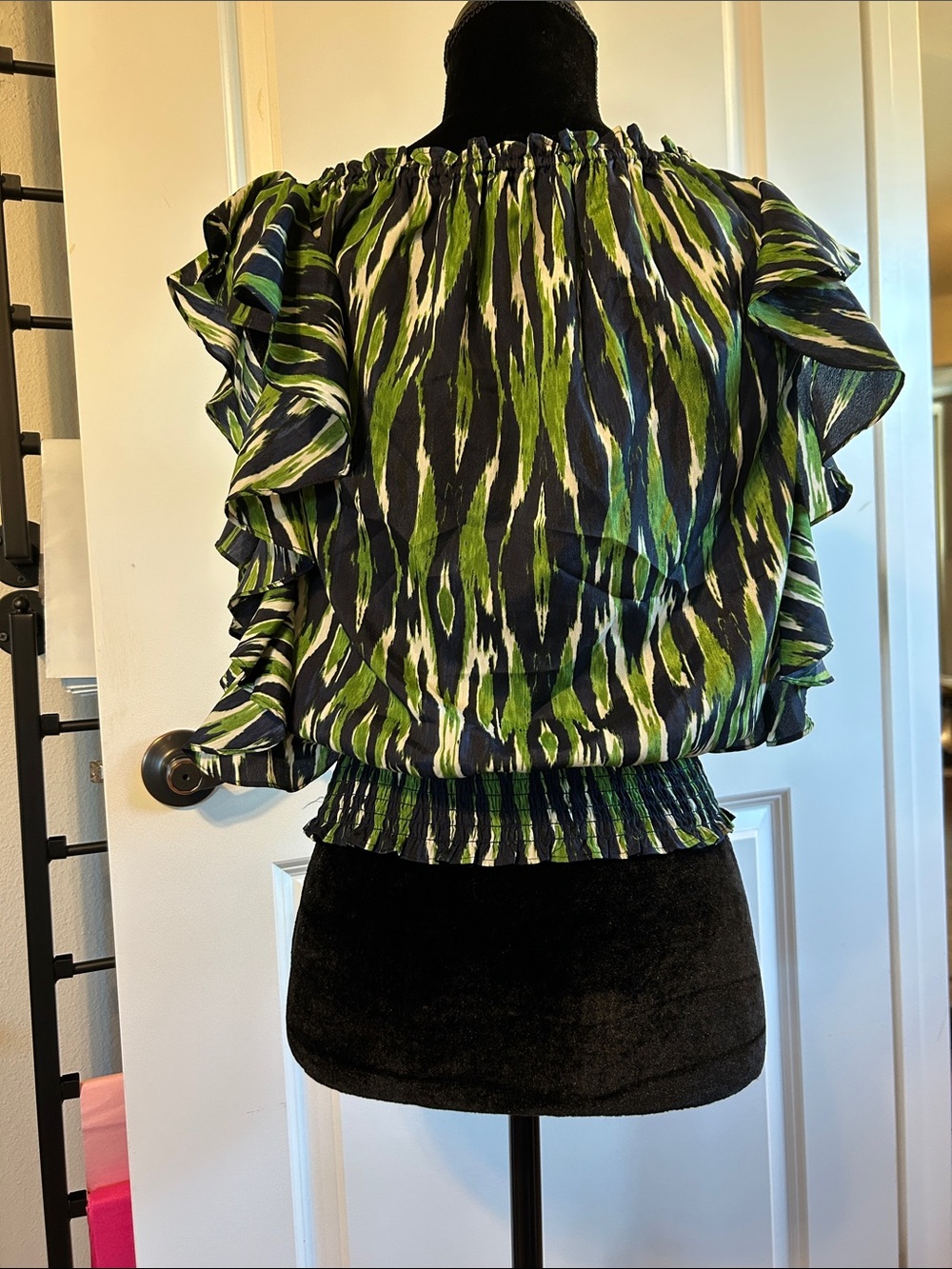 Green Patterned Off-Shoulder Ruffle Top - Picture 6 of 10